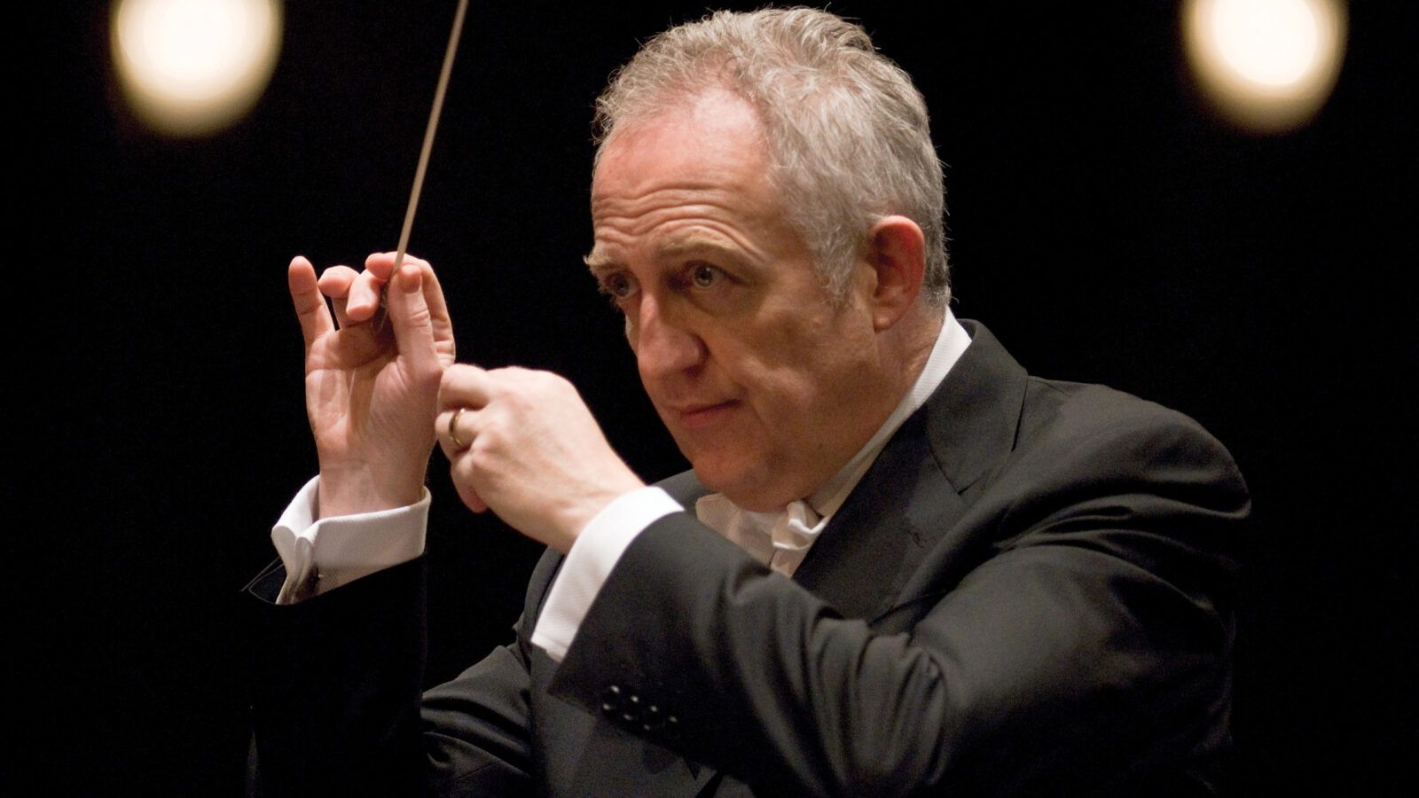 Bramwell Tovey, conductor and composer, dies at 69 - Vimarsana News