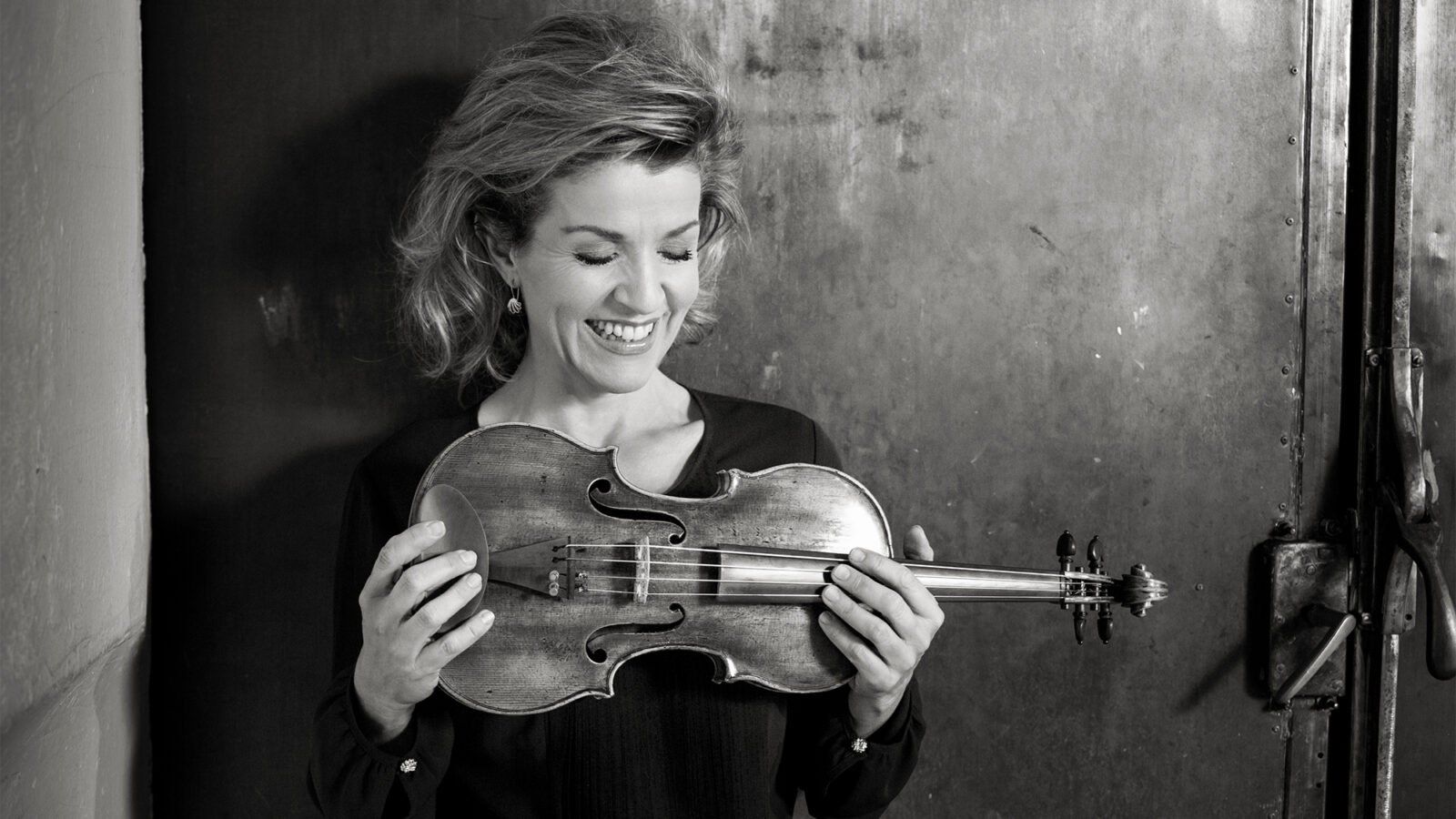 Featured image for “Video: Anne-Sophie Mutter On What Every Musician Should Know That They Can’t Learn in School”