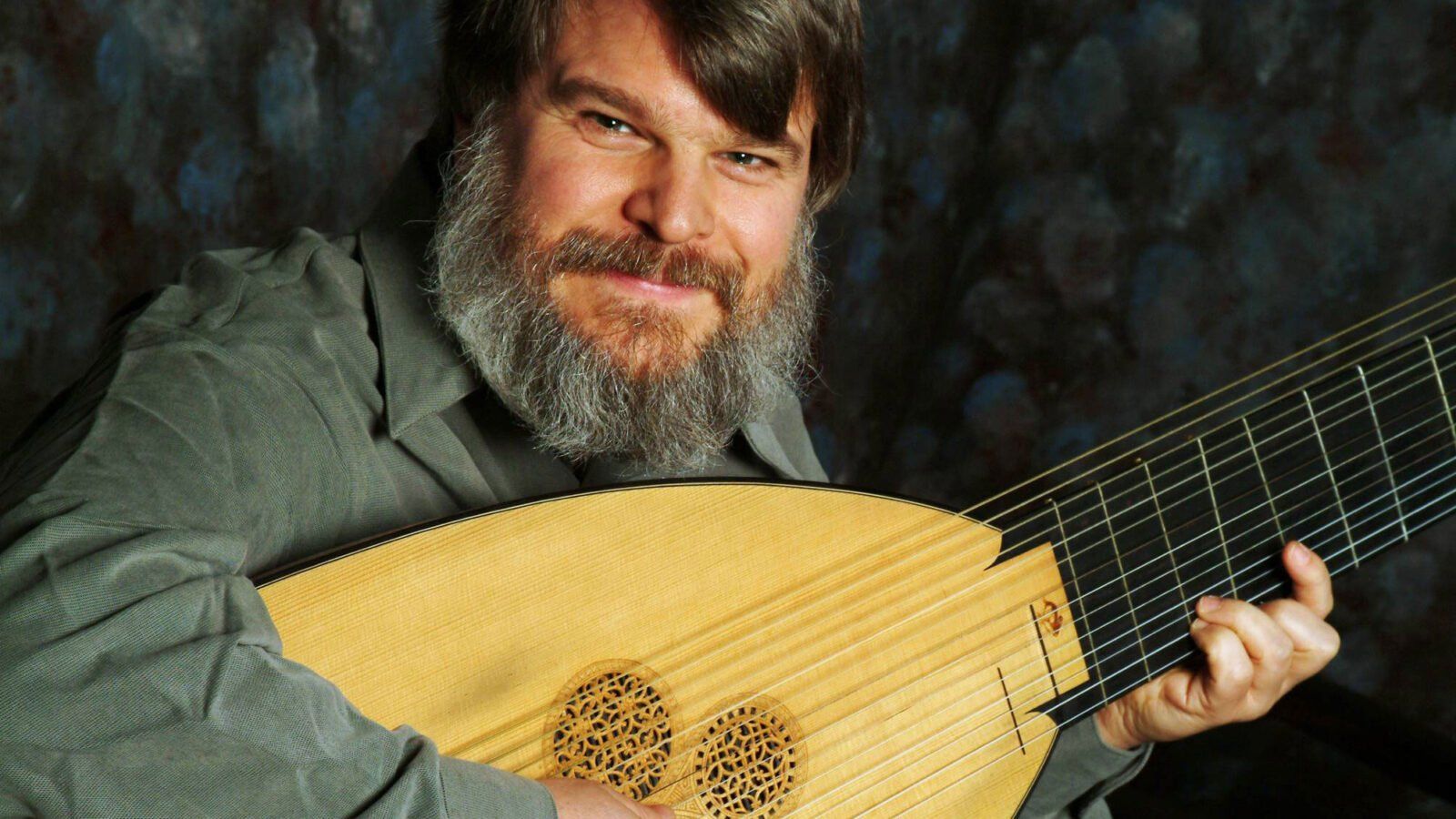 Lute like discount musical instrument