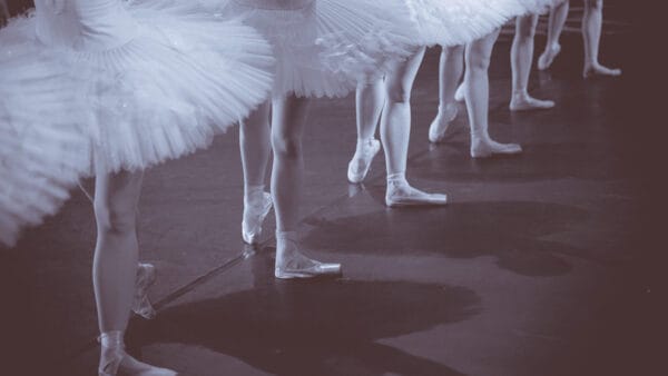 Ukrainian, Russian refugee dancers find help in Berlin