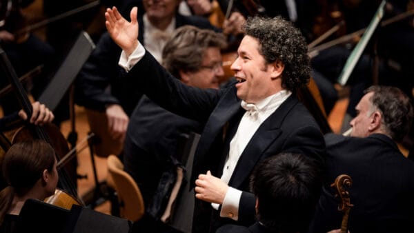 Dudamel gets 7-minute ovation after 1st NY Philharmonic concert since music director decision