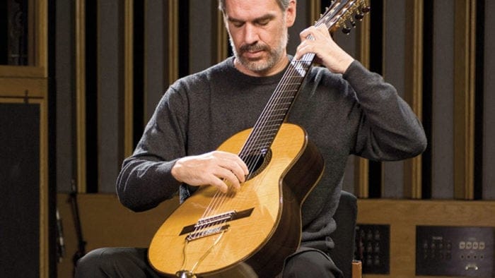 Paul Galbraith plays his distinctive, eight-string Brahms Guitar during a master class at the University of Southern California. (Photo: Peter Mackay)