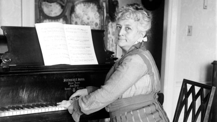 Teresa Carreño at the piano