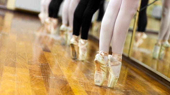 ballet dancers in pointe position