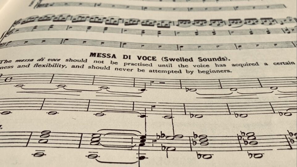 Detail of Mathilde Marchesi's treatise of vocal exercises, zoomed in on "Messa di voce"