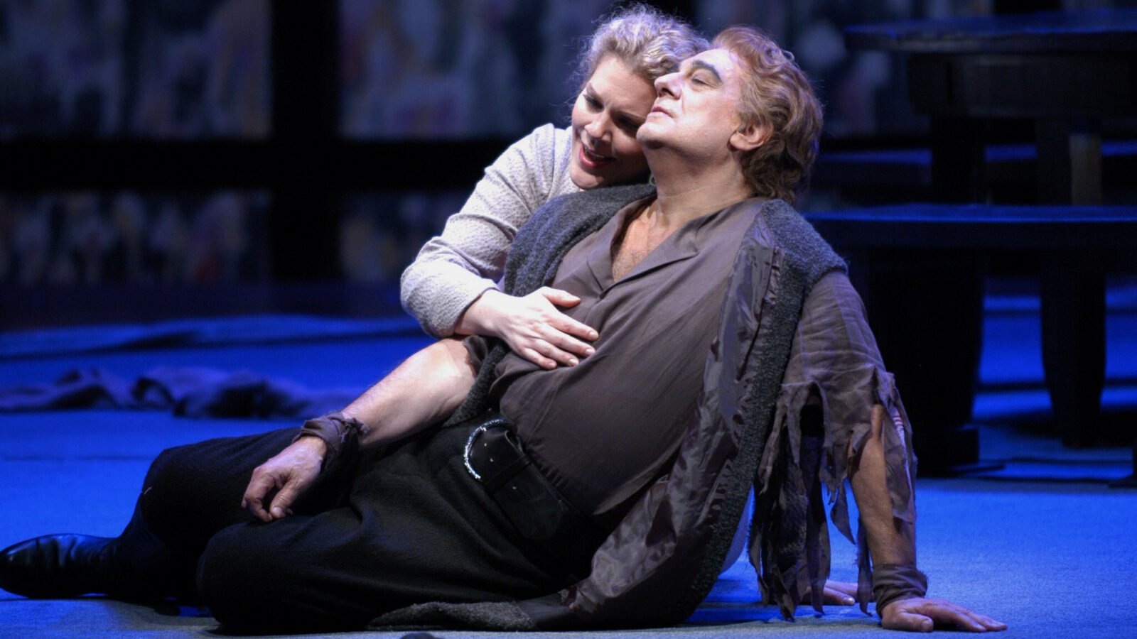 Placido Domingo and Michelle DeYoung perform as Siegmund and Sieglinde in Lyric Opera's full RING cycle (Photo by Robert Kusel)