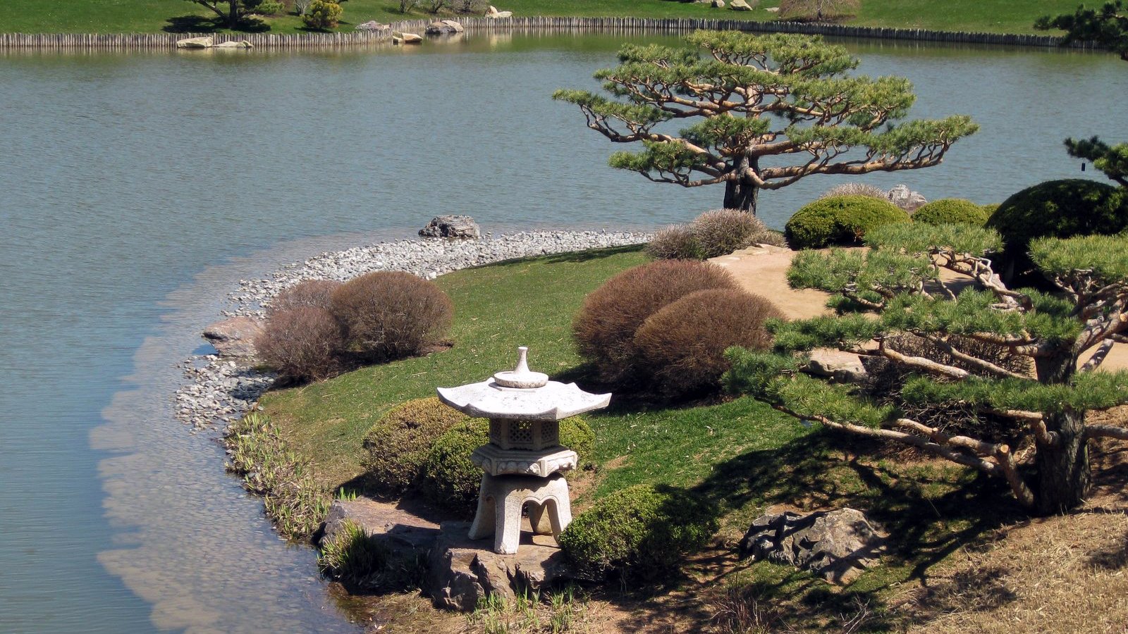 A tranquil view of the Japanese Garden at the Chicago Botanic Garden (Photo: michaeltk)