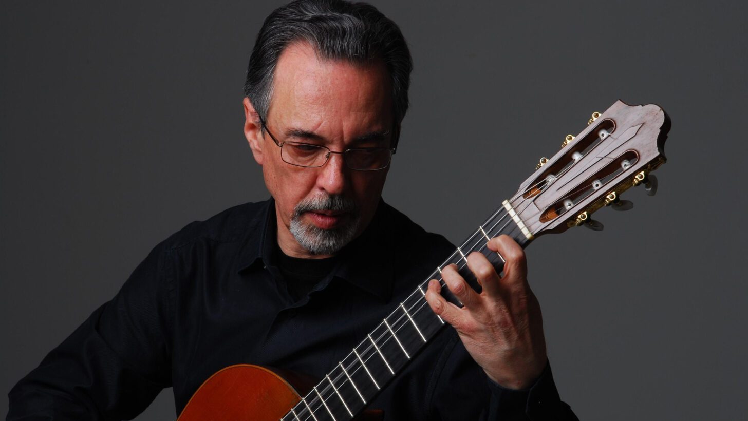 Eduardo Fernández Rebroadcast Wfmt