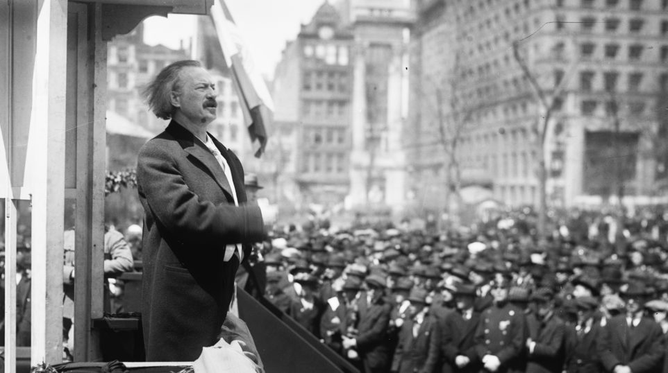 Ignacy Jan Paderewski addresses a crowd (Source: Library of Congress)