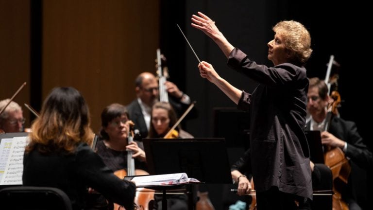 Jane Glover conducting