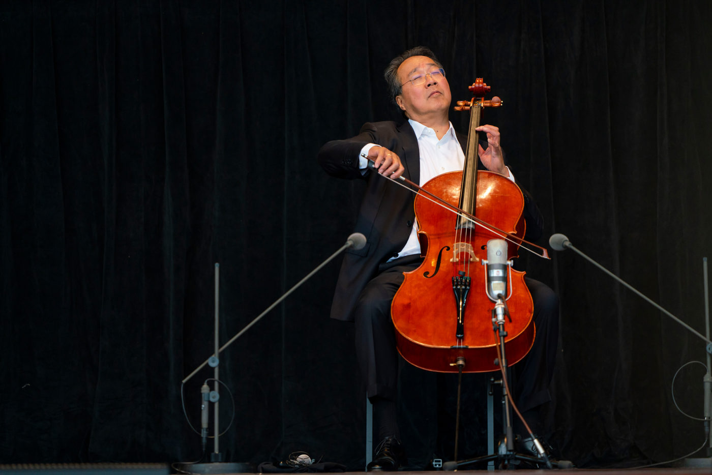 Cellist YoYo Ma Performs Bach’s Cello Suites in Free Concert for