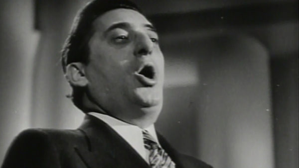 Jan Peerce, 1944 (Source: Hymn of the Nations, a film by United States Office of War Information via wikimedia.org)