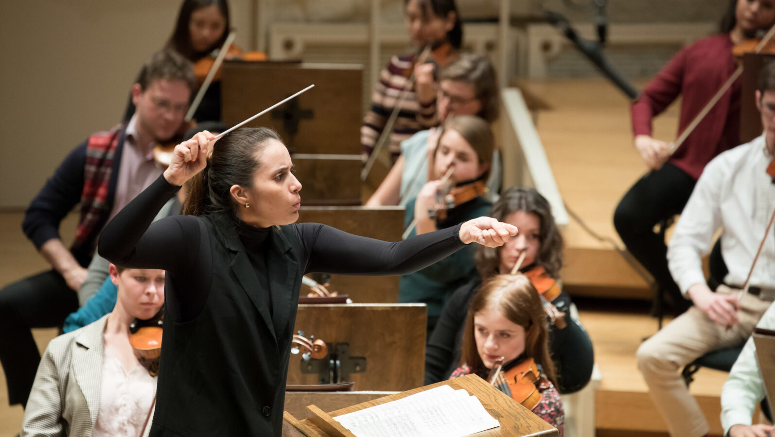 Lina González-Granados woman conductor orchestra