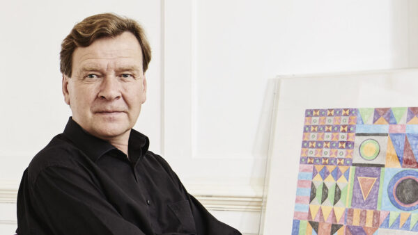 Magnus Lindberg: Viola Concerto, Absence, Serenades Magnus Lindberg looks pensively from his desk