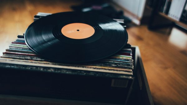 Vinyl records surge during pandemic, keeping sales spinning iStock-1213228417 turntable