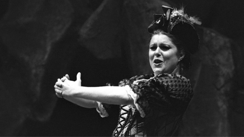 Gianna Rolandi as Zerbinetta, black and white