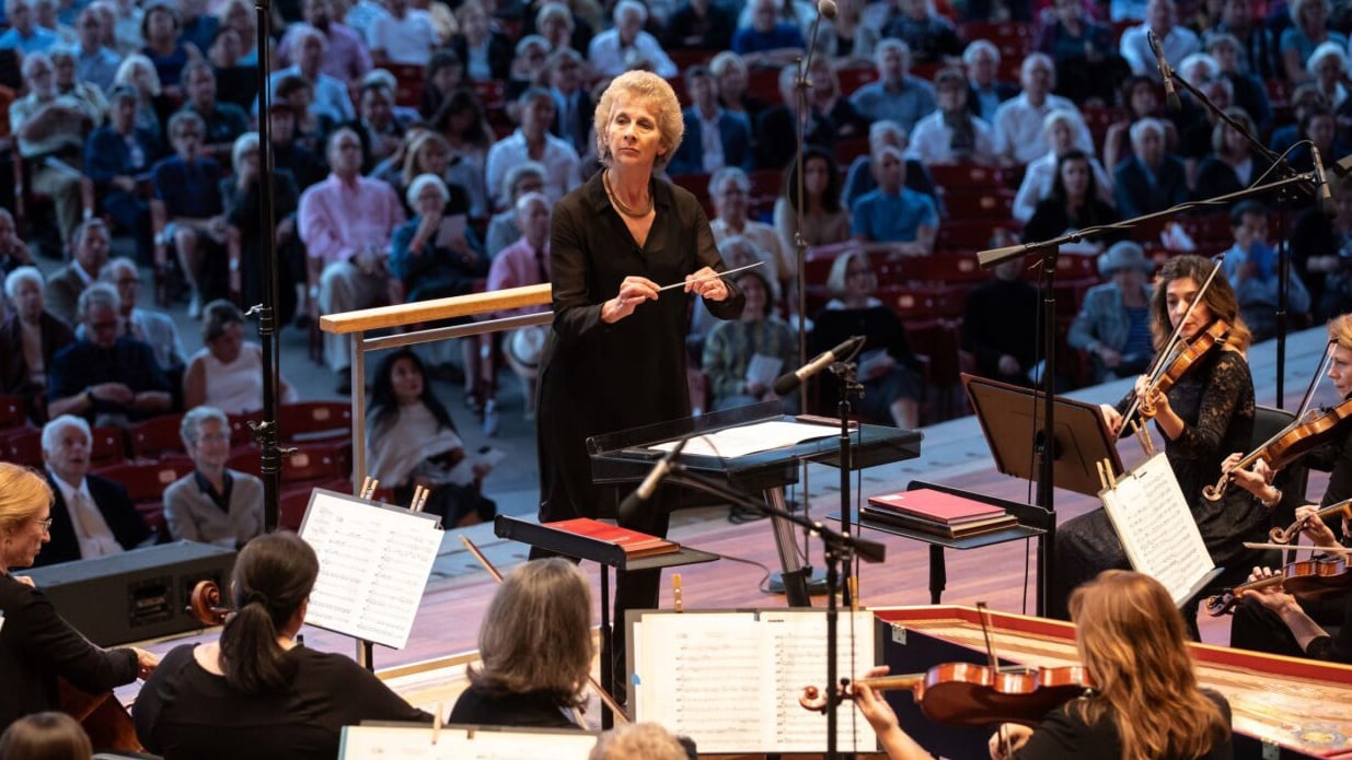 Jane Glover conducts Music of the Baroque at Millennium Park, with audience in the background