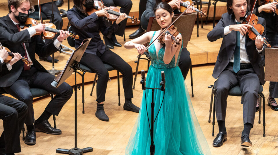 Esme Arias-Kim and the Civic Orchestra of Chicago