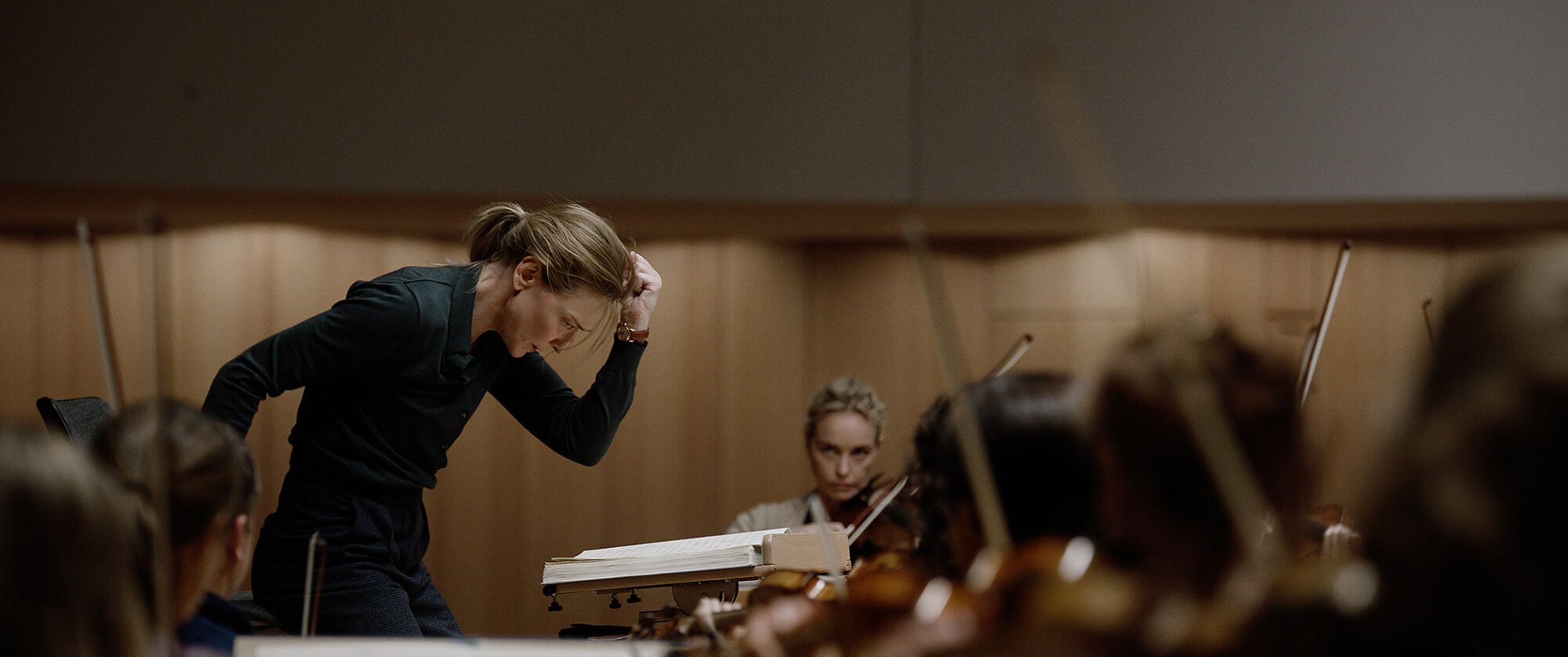 Still from TÁR (2022): Tár rehearses Edward Elgar's Cello Concerto with newly admitted orchestra cellist Olga Metkina