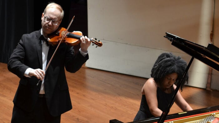 Duo MemDi (violinist Igor Kalnin and pianist Rochelle Sennet)