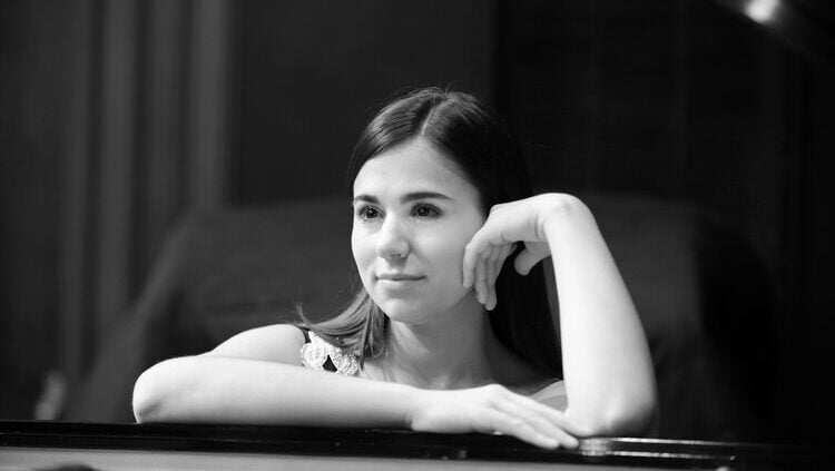 Julia Siciliano black and white headshot