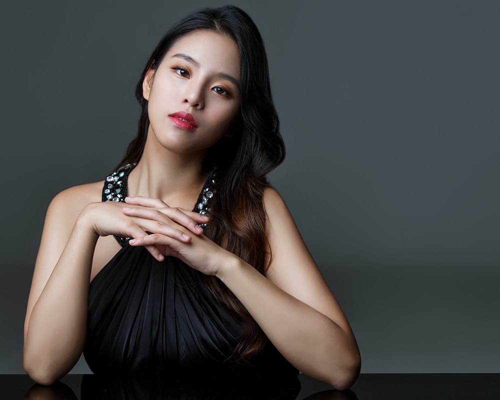Linda Lee, piano