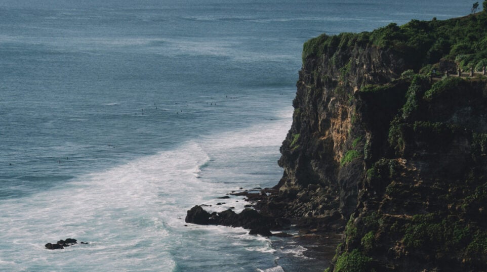The Pacific Coast, cliff side to the ocean