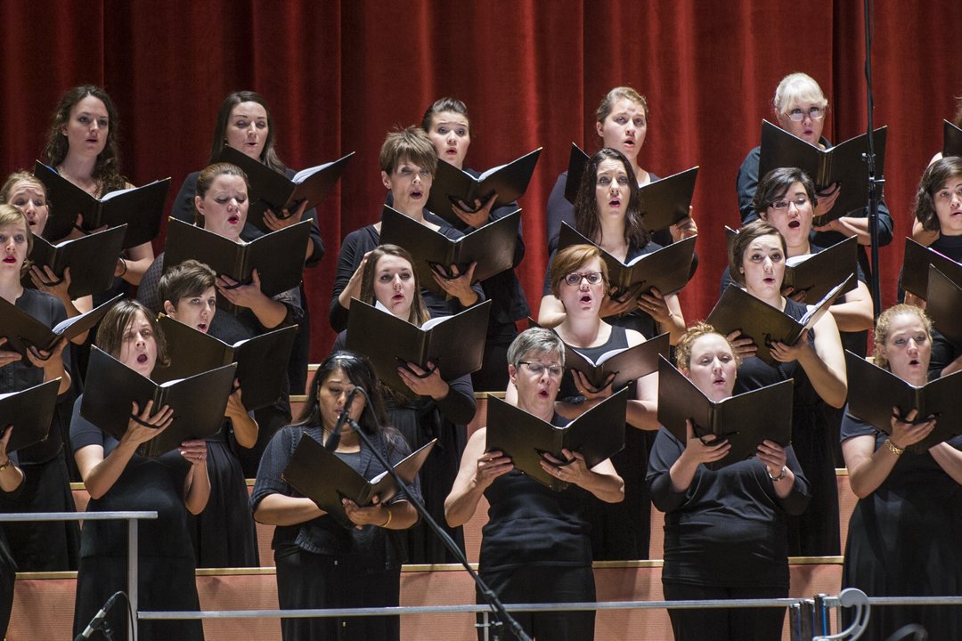Members of the Grant Park Chorus performing