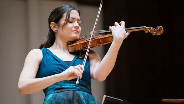 Violinist Gabriela Lara