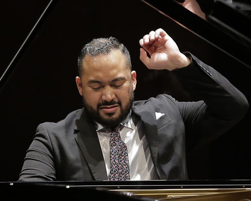 Pianist Jonathan Mamora (Photo: Ralph Lauer)