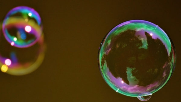 How Many Preludes And Fugues Are Contained In The Two Well-tempered Clavier Volumes? Watching This "Bubble Smith" Blow Big Bubbles to Bach on a Beach Is